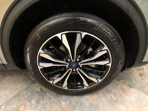 Certified 2022 Ford Escape SEL w/ SEL Stealth AWD Package image 9