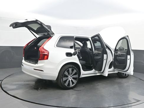 Certified 2025 Volvo XC90 B6 Ultra w/ Protection Package AWD/4WD image 39
