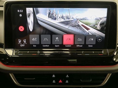 Certified 2025 Volkswagen Atlas Peak Edition SE AWD/4WD image 33