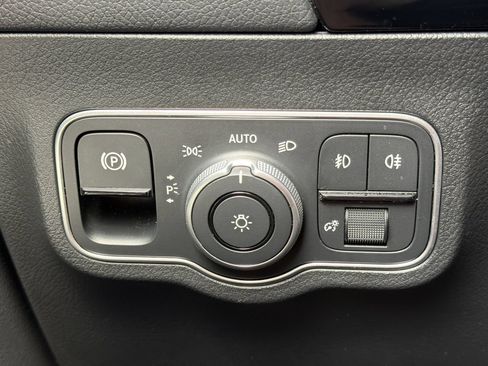 Used 2025 Mercedes-Benz GLA 250 image 14