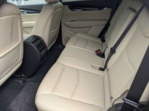 Used 2019 Cadillac XT5 AWD image 12