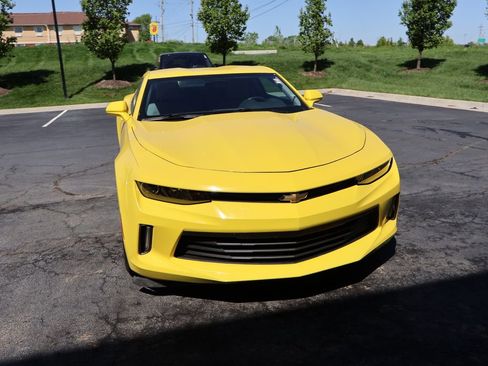 Used 2017 Chevrolet Camaro LT RWD image 4