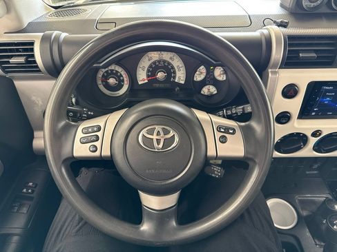 Used 2014 Toyota FJ Cruiser 4WD w/ Convenience Package image 23
