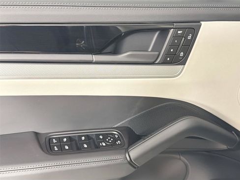 Certified 2026 Porsche Cayenne AWD/4WD image 30