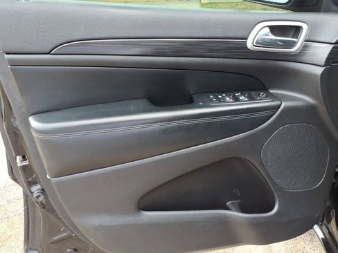 Used 2019 Jeep Grand Cherokee Altitude AWD/4WD image 14