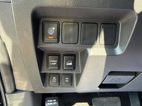 Used 2025 Nissan Frontier PRO-4X AWD/4WD image 17