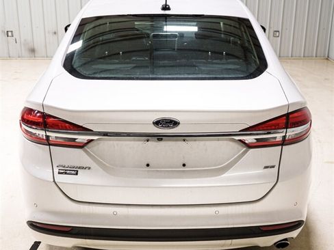 Used 2017 Ford Fusion SE FWD image 6
