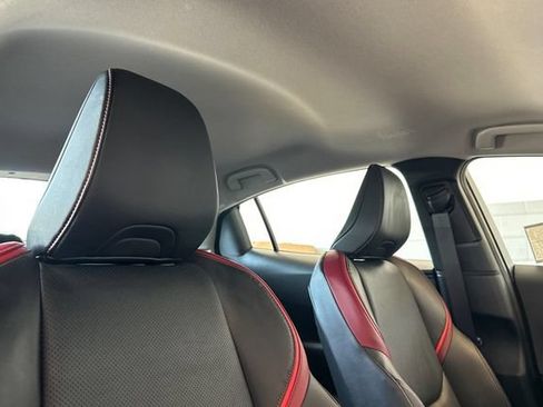 Used 2025 Toyota Prius Plug-In Hybrid FWD image 19