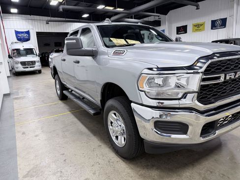 Used 2024 RAM 2500 Tradesman w/ Chrome Appearance Group AWD/4WD image 17