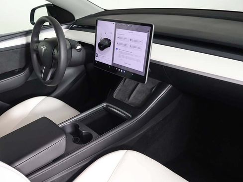 Used 2024 Tesla Model Y Performance AWD/4WD image 28