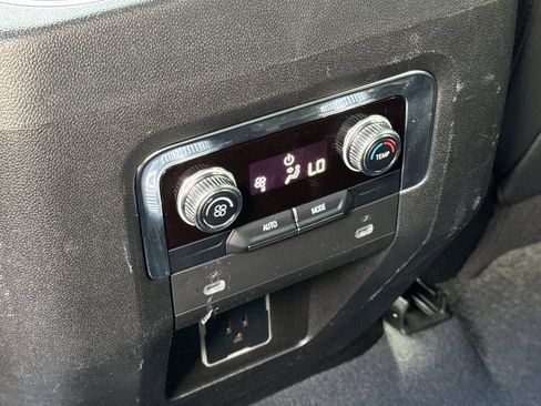 Used 2024 GMC Yukon SLT image 43