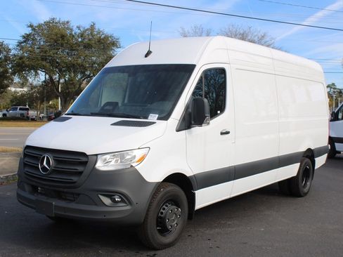 New 2025 Mercedes-Benz Sprinter 4500 image 3