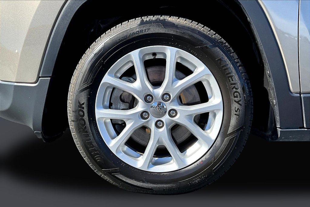 Used 2016 Jeep Cherokee Latitude w/ Comfort/Convenience Group FWD image 36