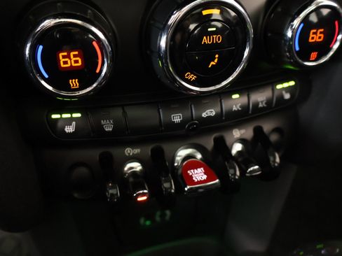 Used 2017 MINI Cooper 4-Door Hardtop FWD image 6