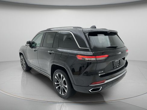 Used 2023 Jeep Grand Cherokee Overland w/ Luxury Tech Group IV AWD/4WD image 6