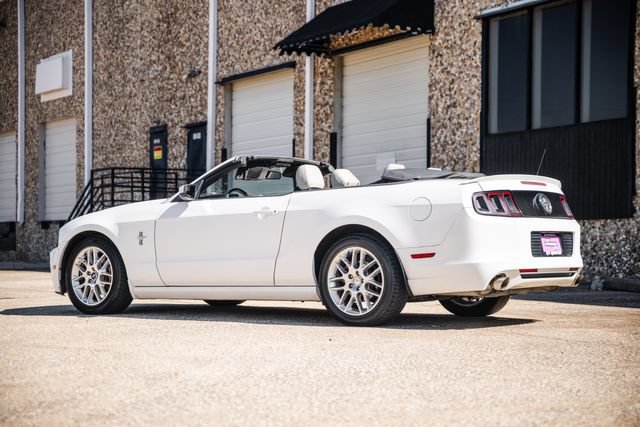 Used 2013 Ford Mustang Premium RWD image 34