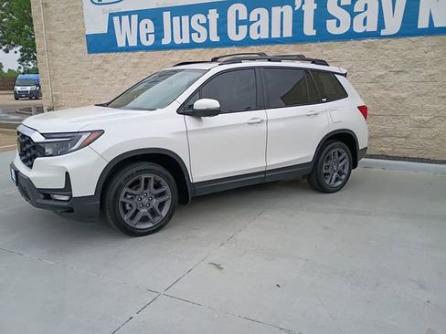 Used 2023 Honda Passport EX-L image 2