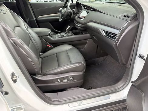 Used 2023 Cadillac XT4 Premium Luxury w/ Technology Package AWD/4WD image 13