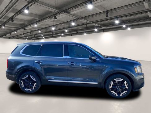Used 2023 Kia Telluride S w/ S Sunroof Package image 9