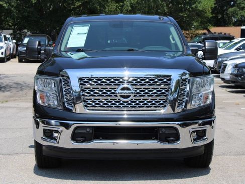 Used 2019 Nissan Titan SV w/ SV Convenience Package AWD/4WD image 2