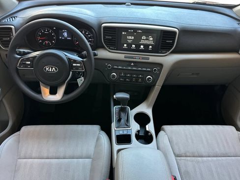 Used 2022 Kia Sportage LX FWD image 3