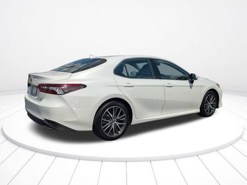 Used 2023 Toyota Camry XLE FWD image 3