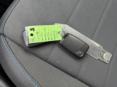 Used 2024 Volkswagen Taos SE image 31