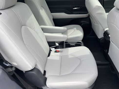Certified 2025 Toyota Grand Highlander FWD image 30