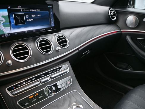 Used 2019 Mercedes-Benz E 300 E 300 image 4