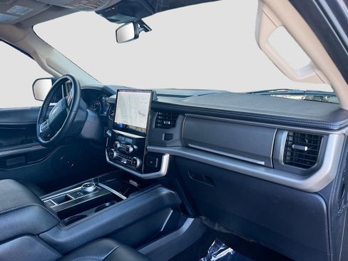 Used 2023 Ford Expedition XLT image 32