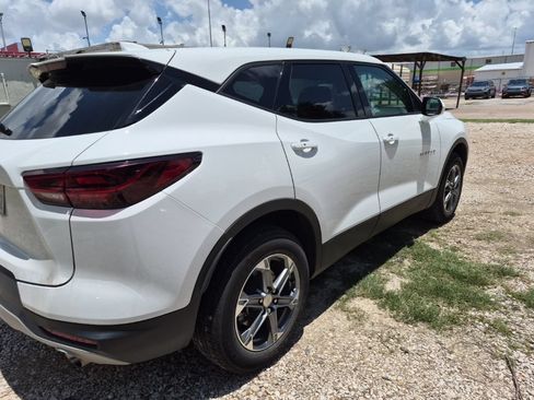 Used 2025 Chevrolet Blazer LT FWD image 3