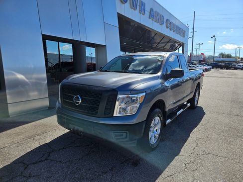 Used 2018 Nissan Titan S w/ S Utility Package image 2