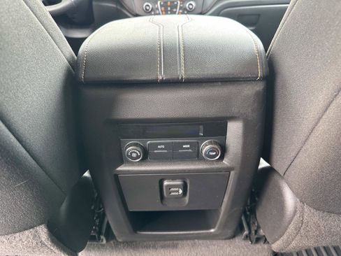 Used 2020 Chevrolet Traverse LT FWD image 18