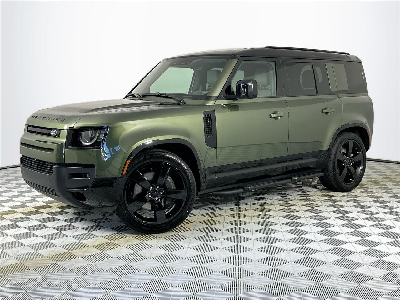 Used 2026 Land Rover Defender 110 X-Dynamic SE AWD/4WD image 1