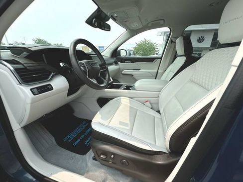 Used 2024 GMC Acadia Denali AWD/4WD image 10