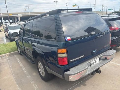 Used 2005 Chevrolet Suburban Z71 w/ Preferred Equipment Group AWD/4WD image 5