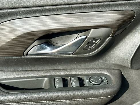 Used 2022 GMC Terrain SLE image 19