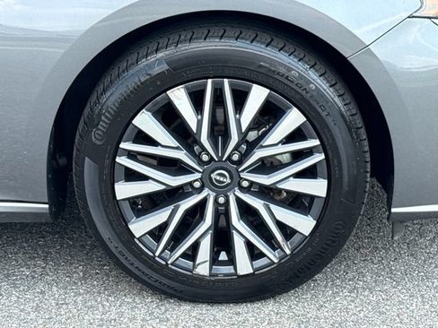 Used 2025 Nissan Altima 2.5 SV FWD image 12