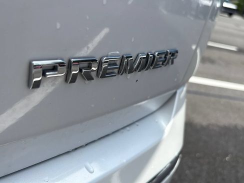 Used 2023 Chevrolet Traverse Premier FWD image 34