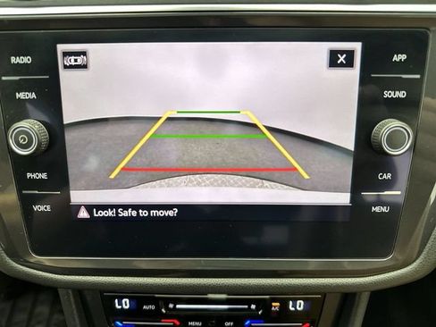 Used 2022 Volkswagen Tiguan SE R-Line AWD/4WD image 17