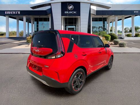 Used 2023 Kia Soul EX FWD image 2