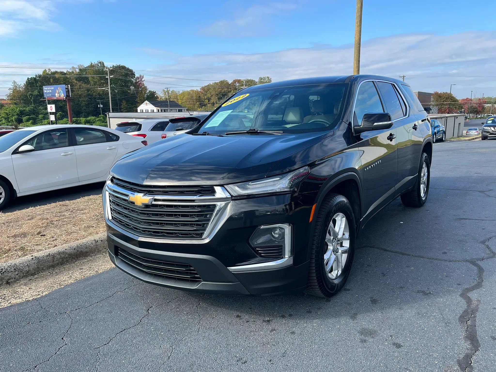 Used 2022 Chevrolet Traverse LS FWD image 3