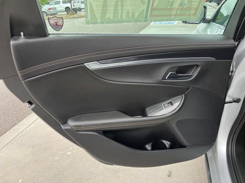 Used 2016 Chevrolet Impala LT FWD image 13