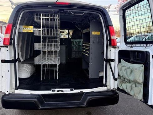 Used 2011 Chevrolet Express 2500 RWD image 27
