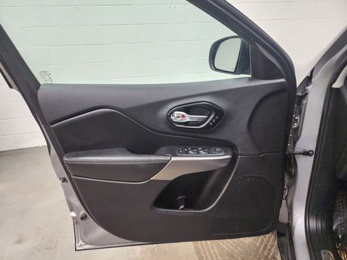 Used 2020 Jeep Cherokee Limited w/ Advanced Safety Group image 9