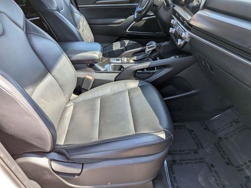 Used 2025 Kia Telluride S AWD/4WD image 33