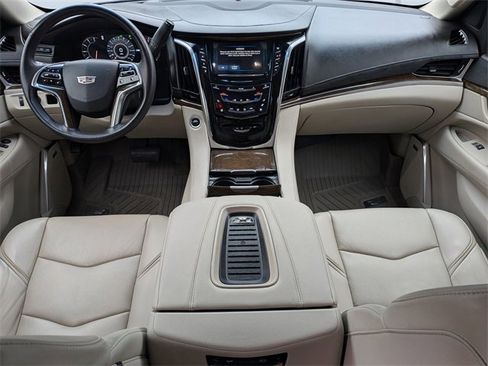 Used 2018 Cadillac Escalade Luxury image 17