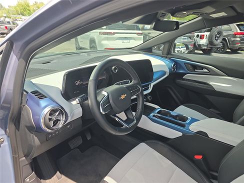 Used 2025 Chevrolet Equinox EV LT FWD image 23