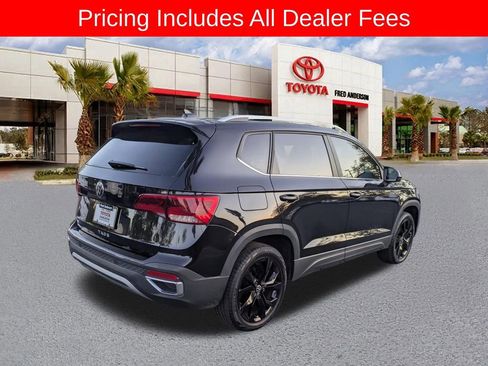 Used 2022 Volkswagen Taos SE FWD image 4