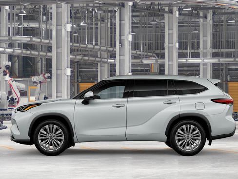 New 2026 Toyota Highlander Platinum image 4